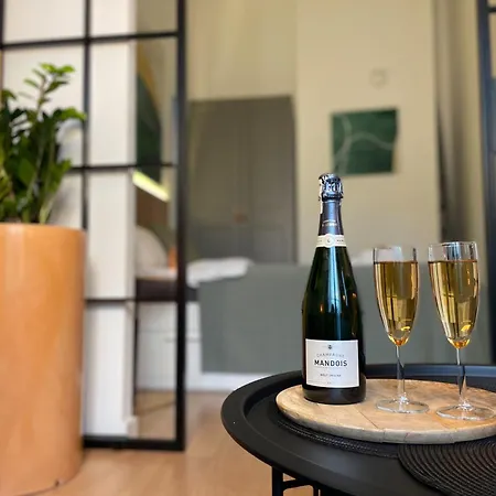 Urban Premium, Sokolska 30 Towers No 3, Free Parking, Gym & Sauna, Self Check-in 아파트 *