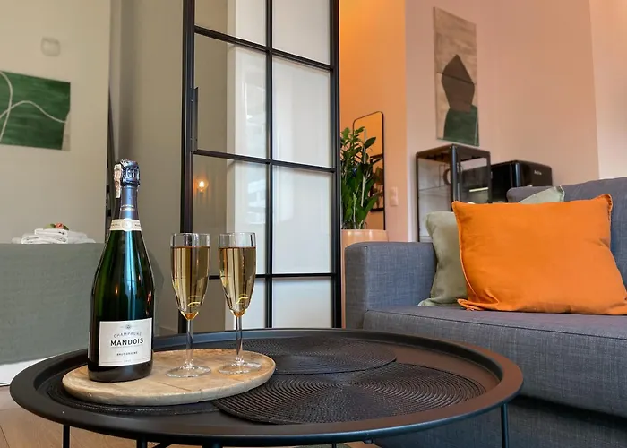 Urban Premium, Sokolska 30 Towers No 3, Free Parking, Gym & Sauna, Self Check-in Apartamento